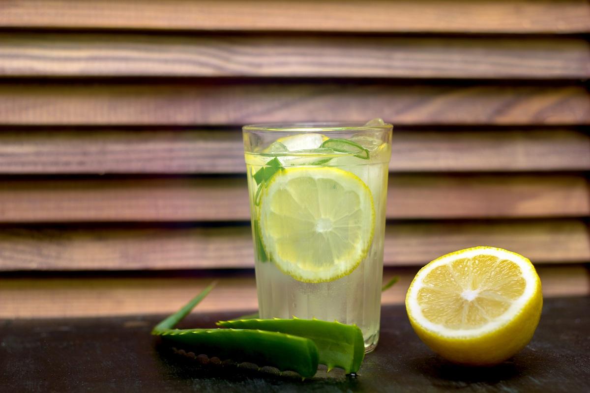 нарязани листа от алое вера и гел от алое вера