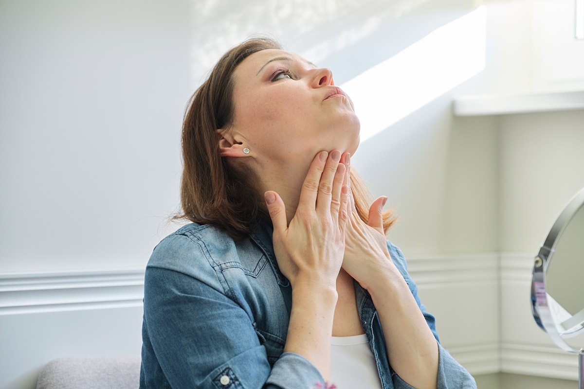 Мъж на преглед при лекар